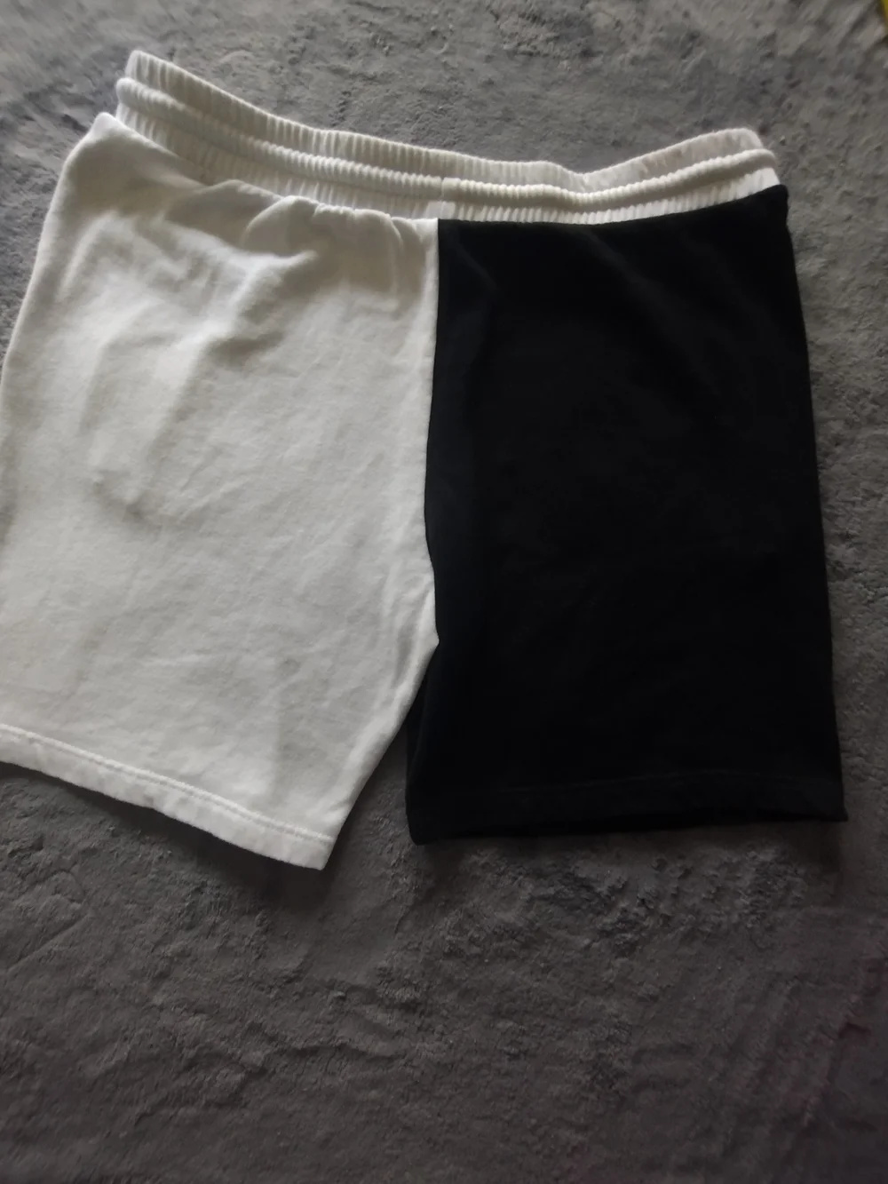 Scarface Split-Color Graphic Men’s Large Shorts - Black & White